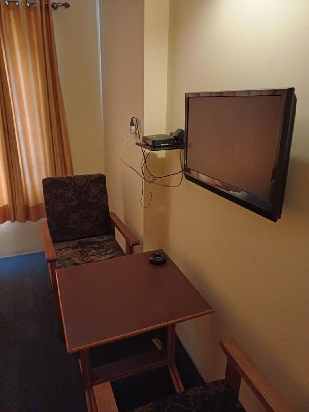 Hotel Town Centre , Srinagar Екстериор снимка